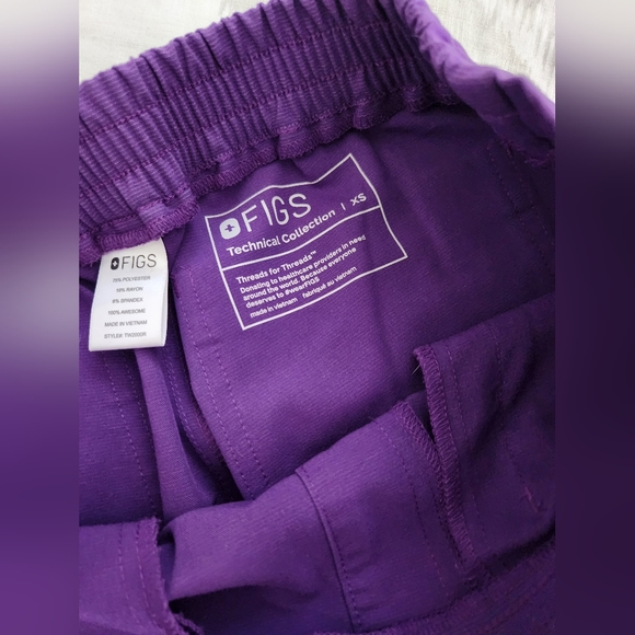 Women's Figs Ultra Violet XS scrub set - Picture 7 of 7